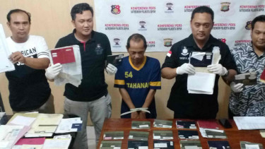 Polisi ciduk penipu berkedok calo pengurusan BPKB dan STNK. 