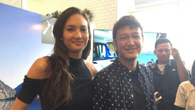 Dimas Anggara dan Nadine Chandrawinata
