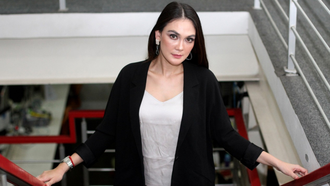Promo Film Suzzanna, Luna Maya Kunjungi VIVA.