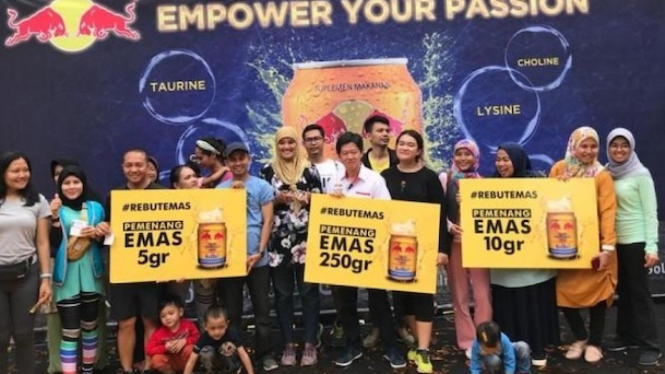 Acara peluncuran perdana Kratingdaeng Gold di pelataran FX pada saat acara Car Free Day (CFD) di Jakarta, 4/11.