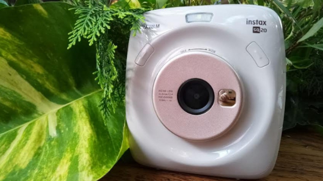 Fuji film Instax Square SQ20 