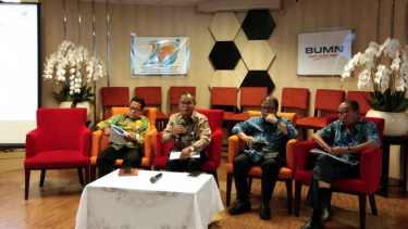 Deputi Bidang Infrastruktur Bisnis Kementerian BUMN, Hambra Samal di kantornya.