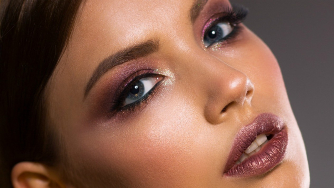 Ilustrasi make-up.