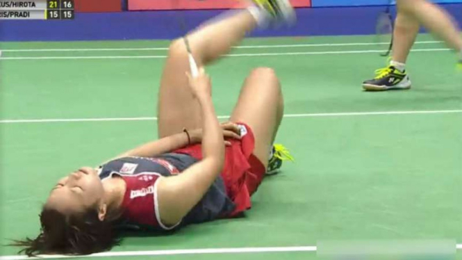 Yuki Fukushima terjungkal saat dismes Rizki Amelia Pradipta
