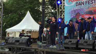 Menteri Kesehatan Nila F. Moeloek