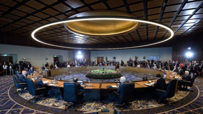 Pandangan yang saling berlawanan atas kawasan Asia Pasifik menyulitkan penyusunan komunike KTT APEC.