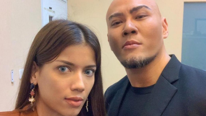 Sabrina Chairunnisa dan Deddy Corbuzier