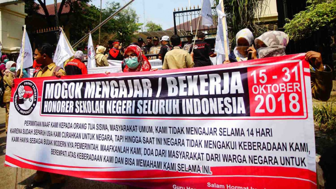 guru honorer aksi unjuk rasa