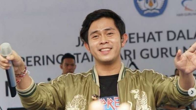 Cakra Khan.