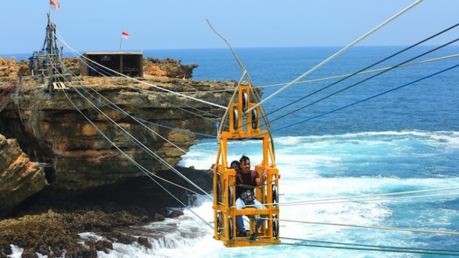 Pantai Timang, Yogyakarta.