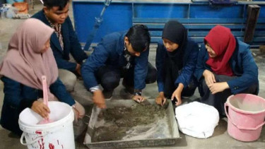 Genteng antigempa.