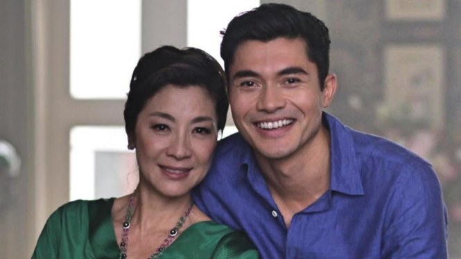 Michelle Yeoh dan Henry Golding