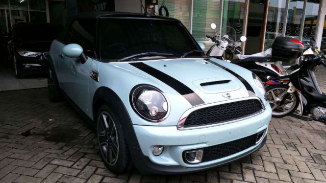 Mobil MINI Cooper pemberian Gading yang dijual Gisel