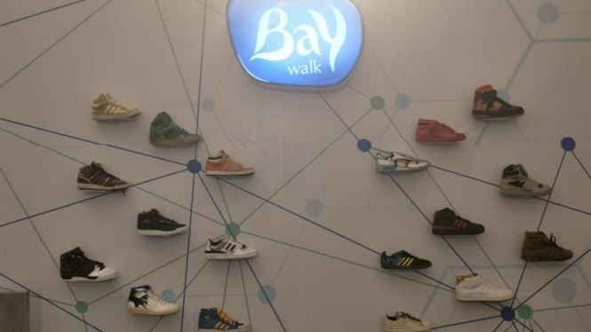 Museum Sneakers