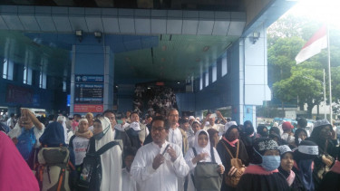 Massa Reuni Aksi Damai 212 di Stasiun Juanda