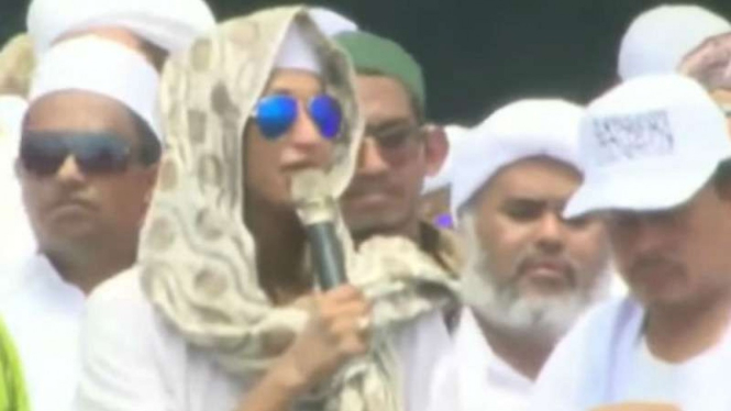 Habib Bahar bin Smith menghadiri Reuni 212 di Monas, Minggu, 2 Desember 2018.