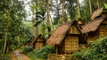 Suasana yang asri di desa adat Baduy.