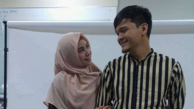 Anisa Rahma dan suami.