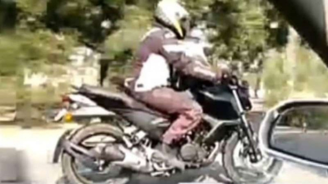 Spyshot Yamaha Byson terbaru kepergok di India.