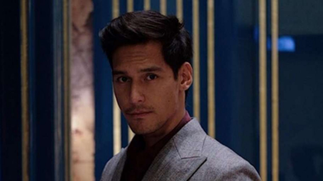 Potongan rambut keren milik Richard Kyle.