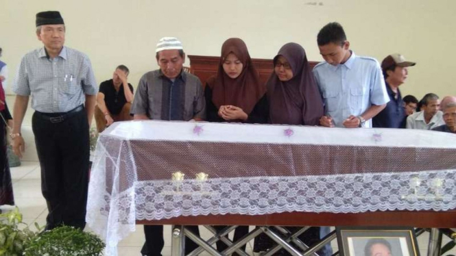 Suparjo, sopir taksi yang membawa NH Dini saat kecelakaan, melayat di Wisma Lansia Harapan Asri Semarang pada Rabu, 5 Desember 2018.