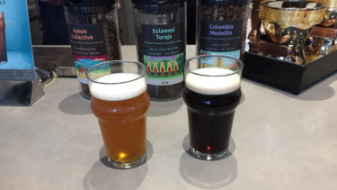 Nitro coffee dan tea di Maxx Coffee.