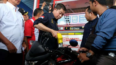 Menteri ESDM Ignasius Jonan saat meresmikan BBM satu harga di Kabupaten Nias Utara dan Kabupaten Nias Selatan, Sumatera Utara, Kamis, 6 Desember 2018.