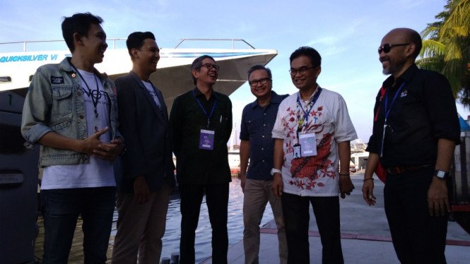Wakil Ketua Bekraf, Ricky Persik (tiga dari kiri) berbincang-bincang dengan peserta.