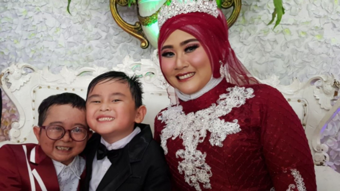 Daus Mini-Selvia menikah
