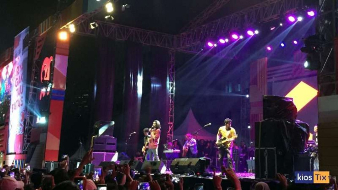 Suksesnya aksi Sheila On 7 di konser Soundsations 2018