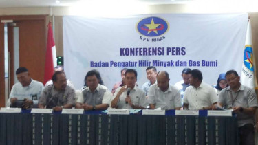 Kepala BPH Migas M Fanshurullah As (tengah).