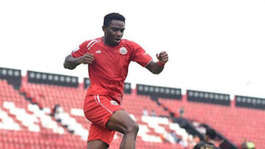 Pemain Persija Jakarta, Osas Saha, rayakan gol.