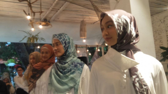 Scarf Pelangi Asmara by Dian Pelangi dan Barli Asmara