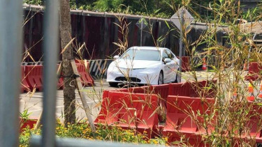 Toyota Camry versi terbaru.