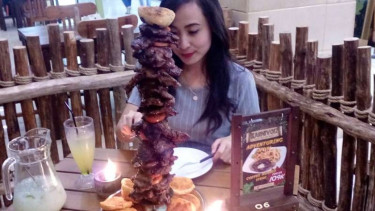 Meet Tower di Karnivor Resto