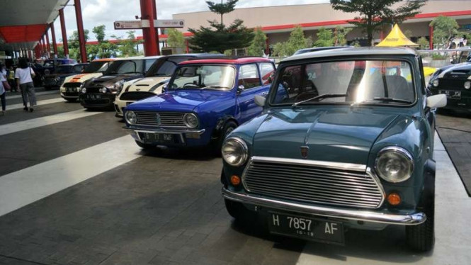 Deretan MINI Cooper.