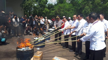 Kemendagri memusnahkan e-KTP di Gudang Penyimpanan di Bogor 