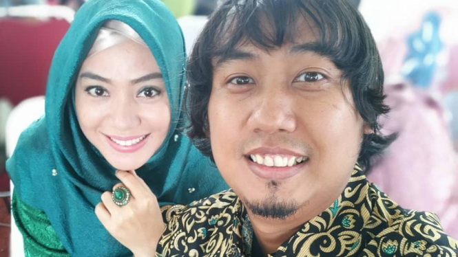 Ade JIGO dan istri