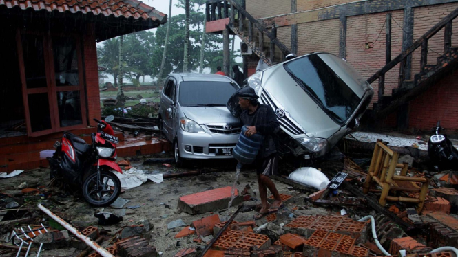 Kondisi Pantai Anyer dan Carita Pasca Tsunami