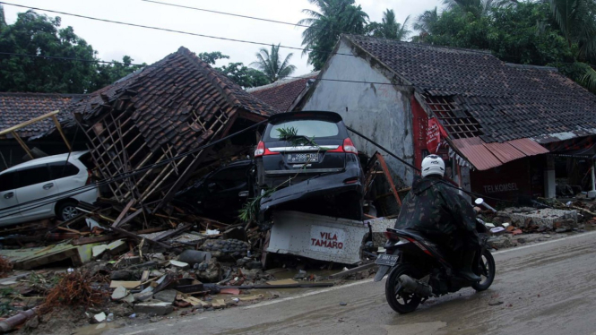 Kondisi Pantai Anyer dan Carita Pasca Tsunami