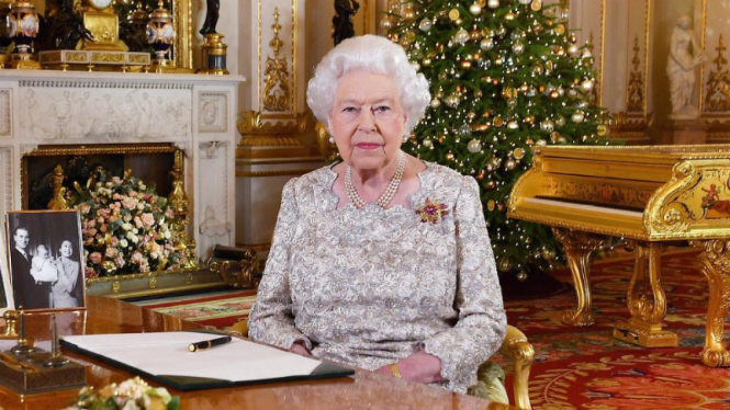 Ratu Elizabeth II/Ratu Inggris. Ketua Persemakmuran Britania Raya