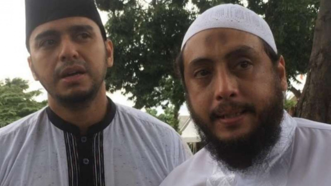 keponakan almarhum yakni Reza Joeffry