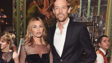 Peter Crouch dan istrinya, Abbey Clancy.