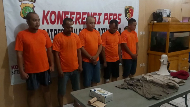 Kelima tersangka kasus pengeroyokan anggota Brimob di Depok