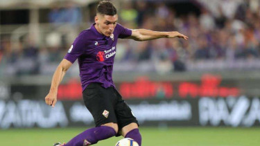 Pemain belakang Fiorentina, Nikola Milenkovic