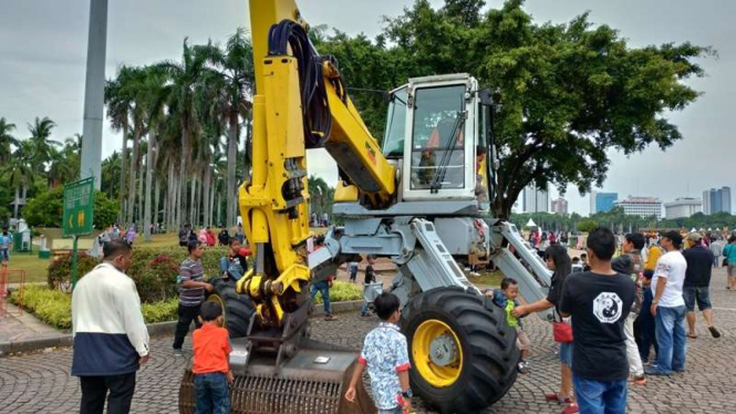 Ada spider excavator di Monas