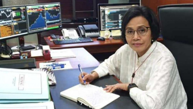 Menteri Keuangan Sri Mulyani Indrawati di Ruang Kerjanya.