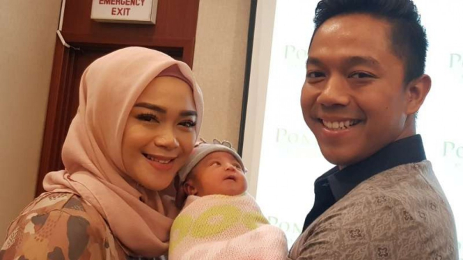 Sheza Idris dan keluarga