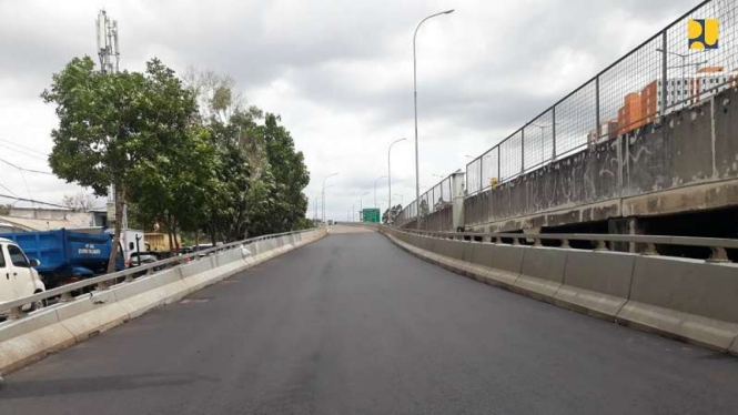 Perbaikan Flyover Cengkareng B di ruas tol Lingkar Barat, Jakarta Barat 