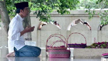 Presiden Jokowi di makam Bung Karno, Blitar, Jawa Timur.